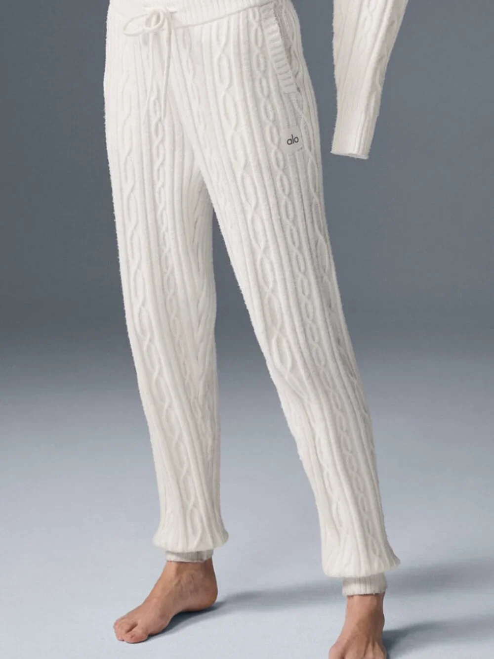 ALO Yoga NWOT Ivory Cable Knit Winter Bliss Pant Size Medium - Picture 5 of 7